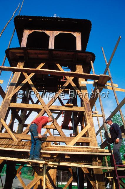 pologne sud 14.JPG - Charpentiers menuisiersConstruction d'une églisePologne